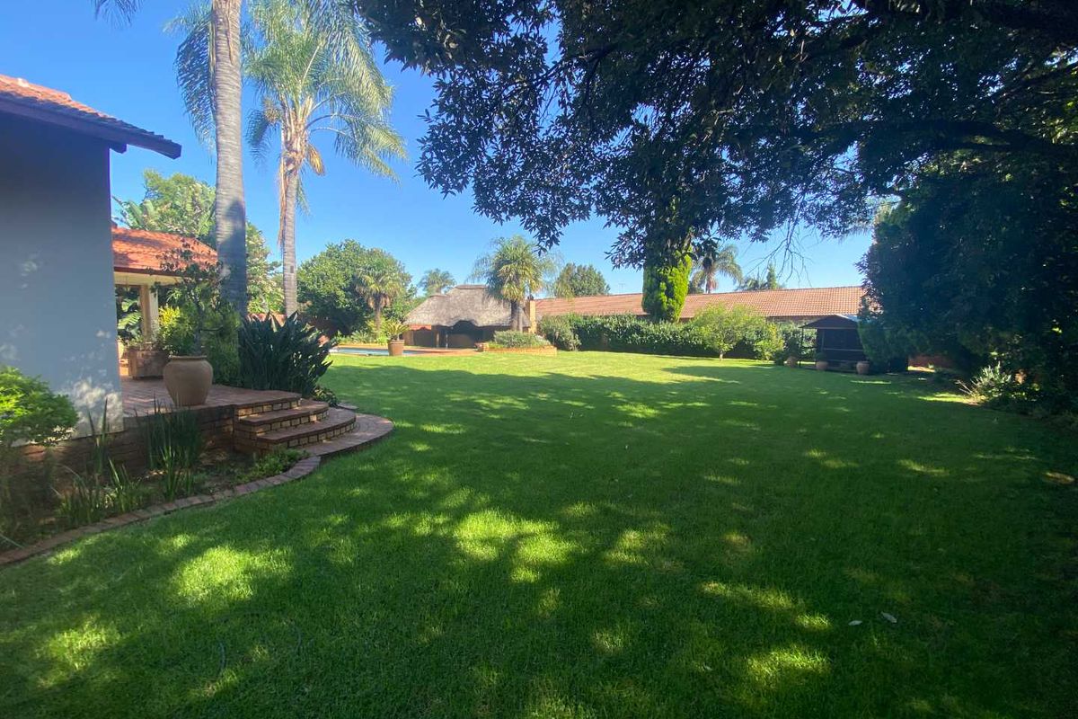 Endless Possibilities in This Expansive 4 Bedroom Family Home! - Photo 2