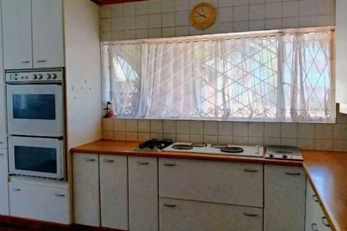 Four Bedroom Family Home To Let In Lombardy East - Photo 3