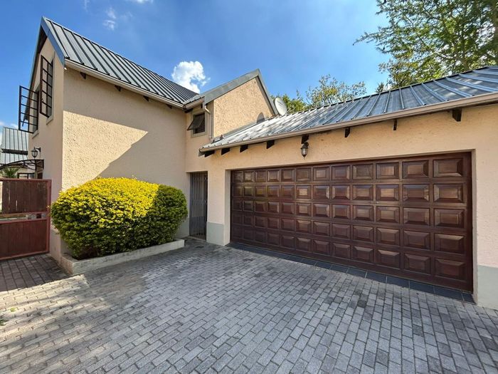 Property #2499838, Townhouse For Sale in Equestria