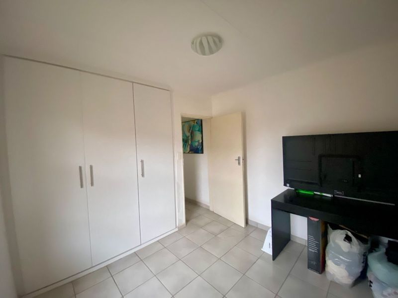 Unwind in your modern haven - Photo 4