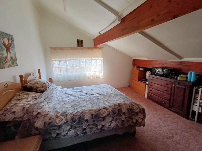 9 Bedroom house in Laudium - Photo 5