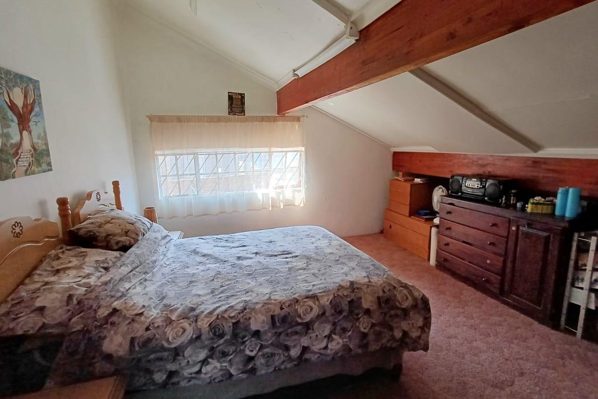 9 Bedroom house in Laudium - Photo 5