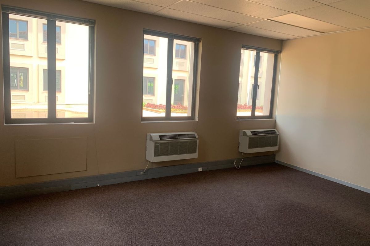 2 222m2 Rivonia Office To Let - Photo 5