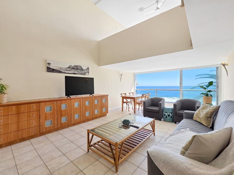 Sensational views from this one bedroom duplex apartment - Photo 2