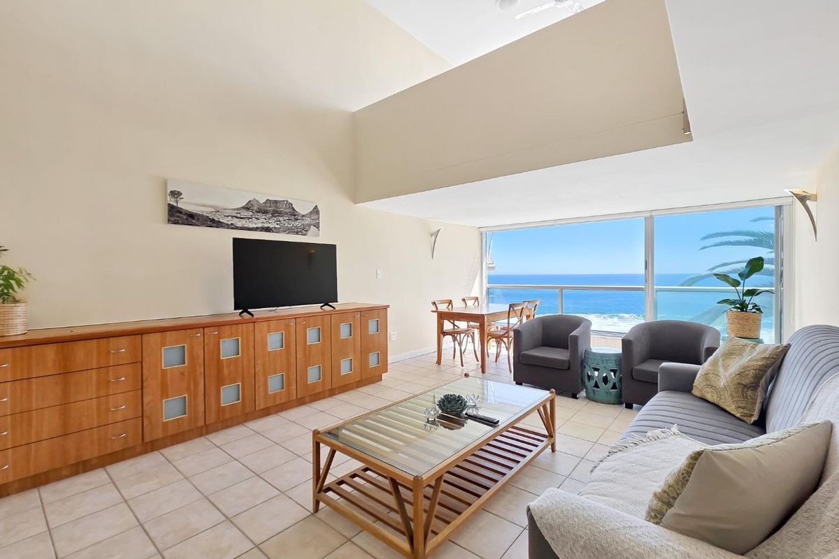 Sensational views from this one bedroom duplex apartment - Photo 2