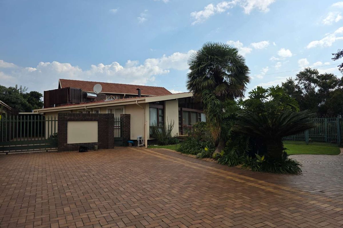 A True Gem in Horison Park with Residential and Business rights. - Photo 5