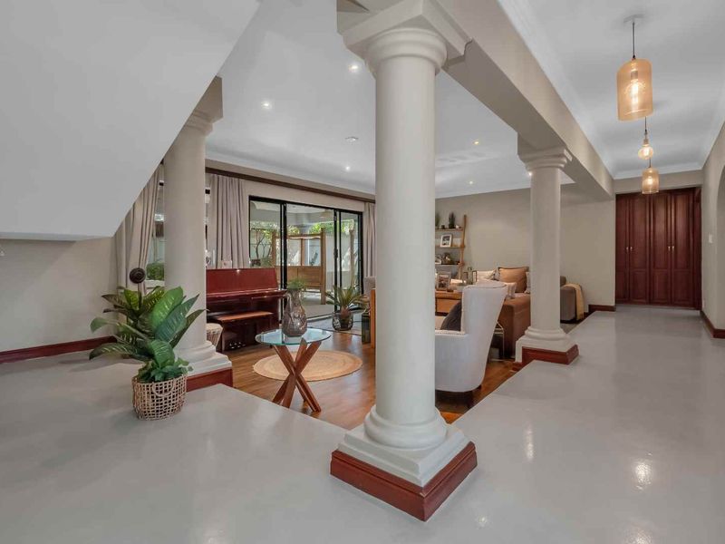 LARGE FAMILY HOME CLOSE TO GREEN BELT - Photo 4