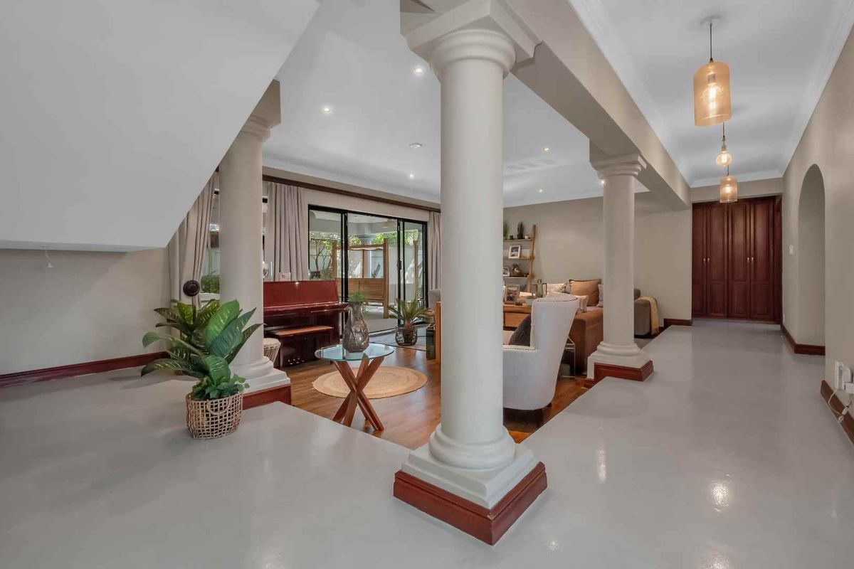 LARGE FAMILY HOME CLOSE TO GREEN BELT - Photo 4