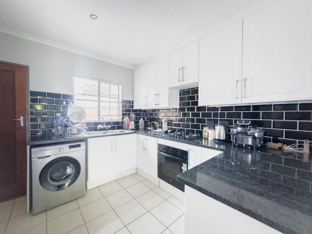 Modern Kitchen, with Gas Stove
