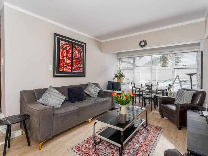 BRIGHT, SPACIOUS, MODERN AND CONVENIENT - Photo 3