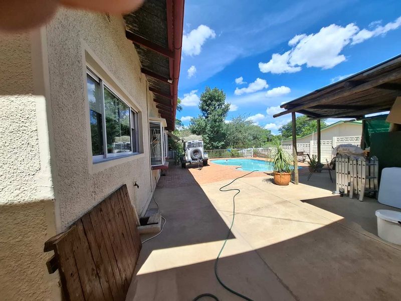 FOR SALE | KLEIN WINDHOEK – N$ 5,300,000 HOUSE + 2 FLATS (INCOME-GENERATING OPPORTUNITY!) 💰 Potential Rental Income: ± N$ 30,000/month - Photo 10