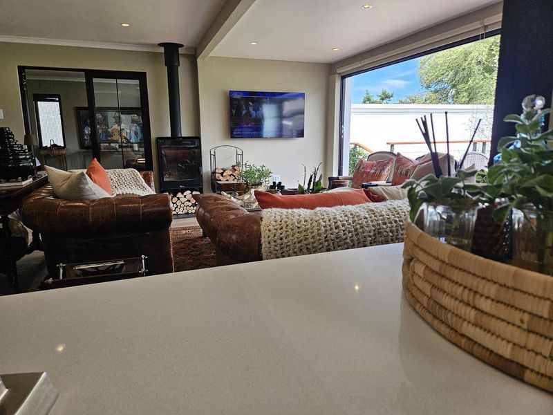 Serenity Secured: The Perfect Estate Home - Photo 6