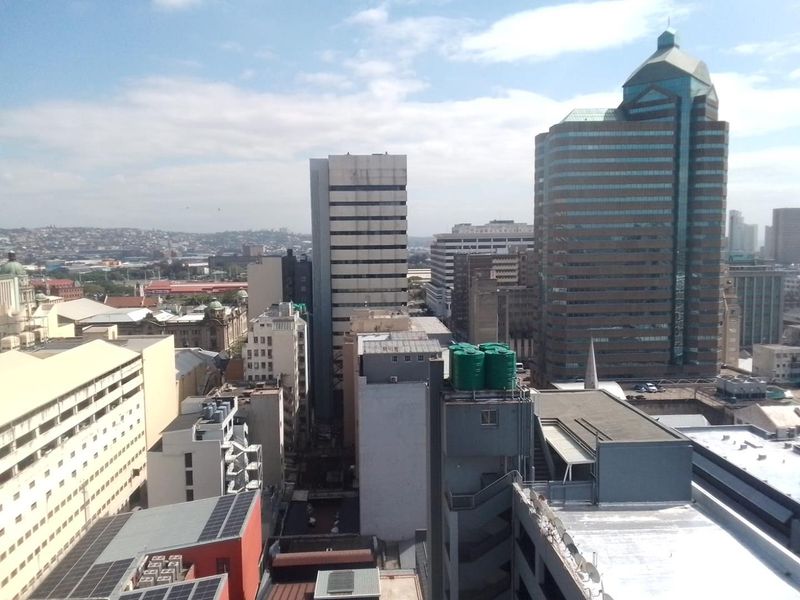 2 Bedroom Apartment with Harbour Views on the Esplanade! - Photo 2