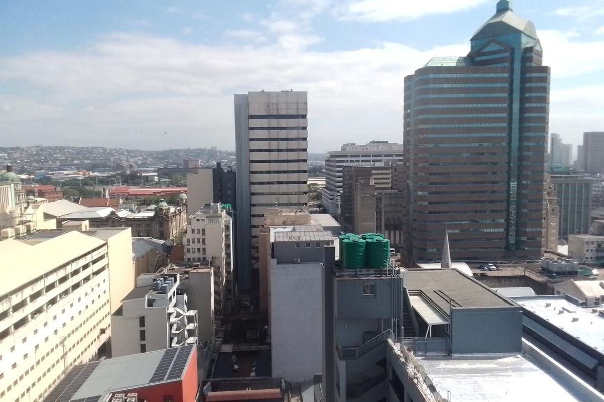 2 Bedroom Apartment with Harbour Views on the Esplanade! - Photo 2