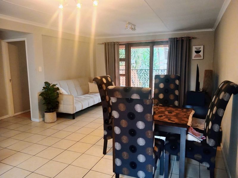 2 Bedroom, 2 Bathroom First-Floor Apartment with Balcony and Built-in Braai To Let - Photo 3