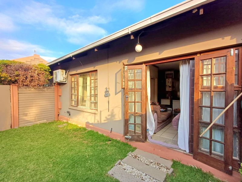 Cosy, Lock-up-and-Go ground floor unit with pre-paid utilities - Photo 2