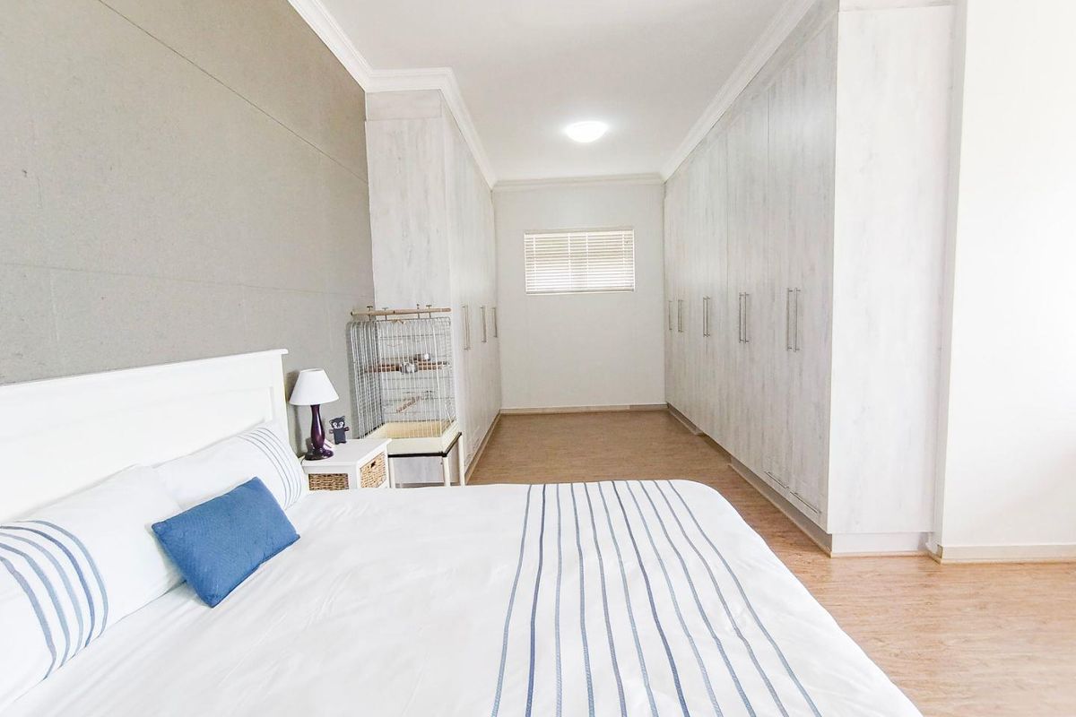 Spacious 4 Bedroom Family Home Within Walking Distance to the Beach - Mile 4, Ext 1 - Photo 4