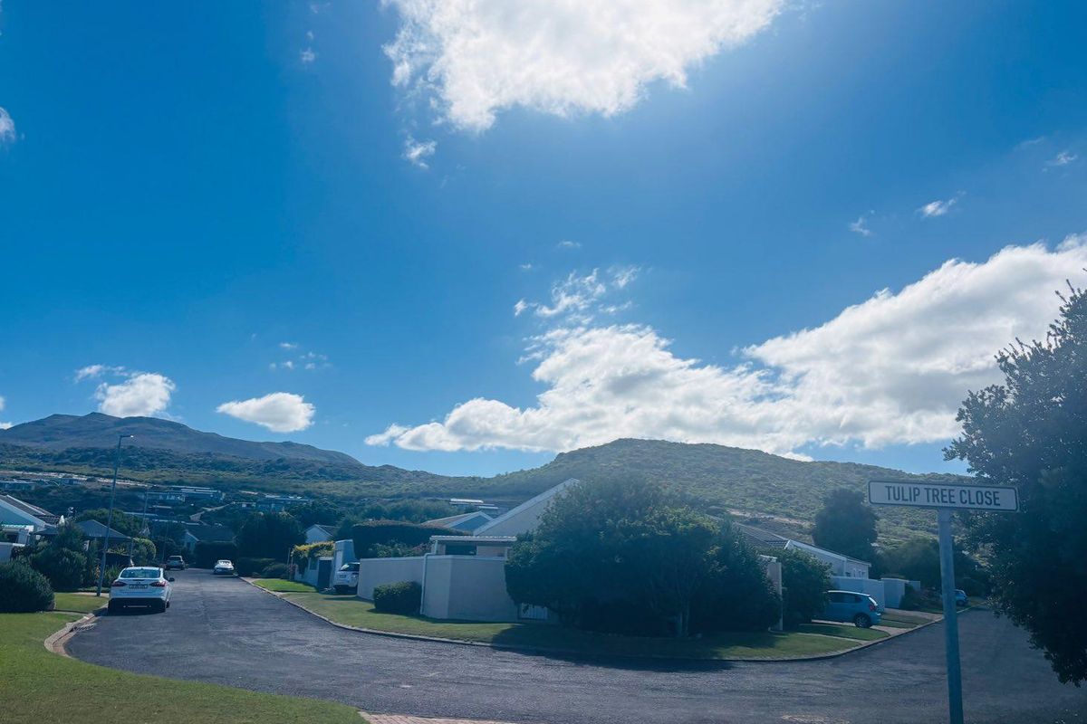 Charming 3 Bedroom Home in a lovely Neighbourhood - Photo 5