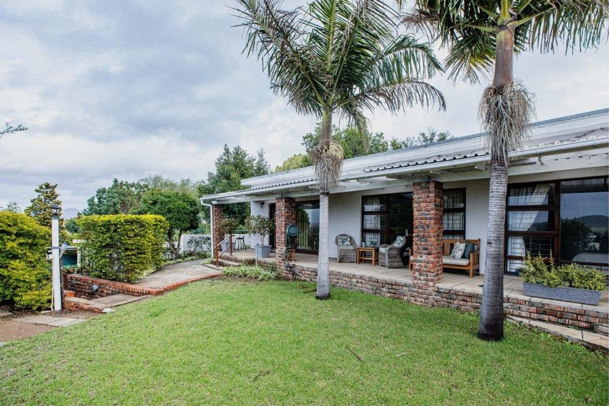 Immaculate family home in best position with views - Photo 4