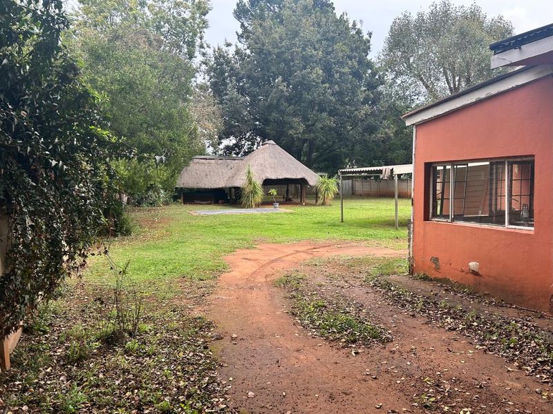 Charming 3-Bedroom Home with Luxurious Amenities - Photo 9