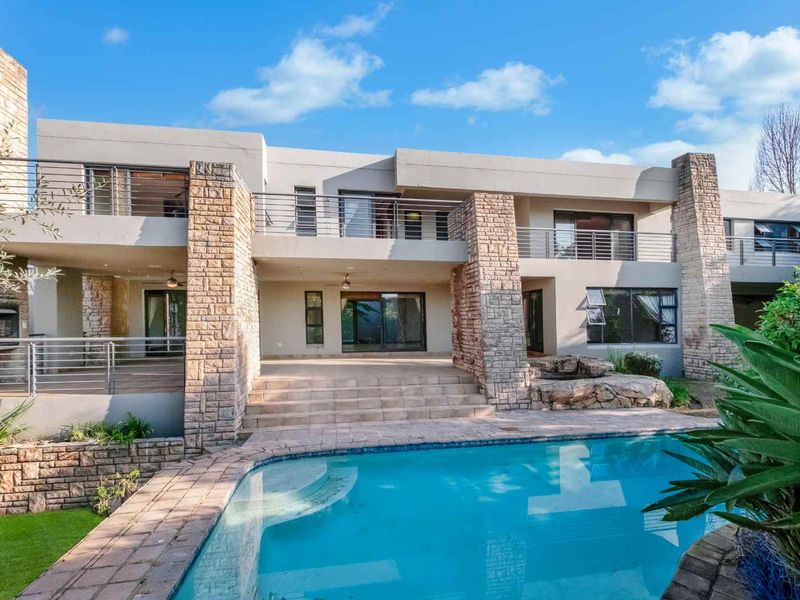 THE PERFECT PRIVATE ENTERTAINER HOME, DESIGNED FOR COMFORTABLE FAMILY LIVING - Photo 2