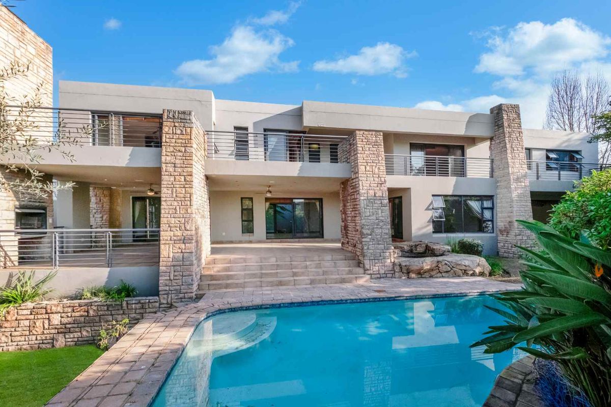 THE PERFECT PRIVATE ENTERTAINER HOME, DESIGNED FOR COMFORTABLE FAMILY LIVING - Photo 2