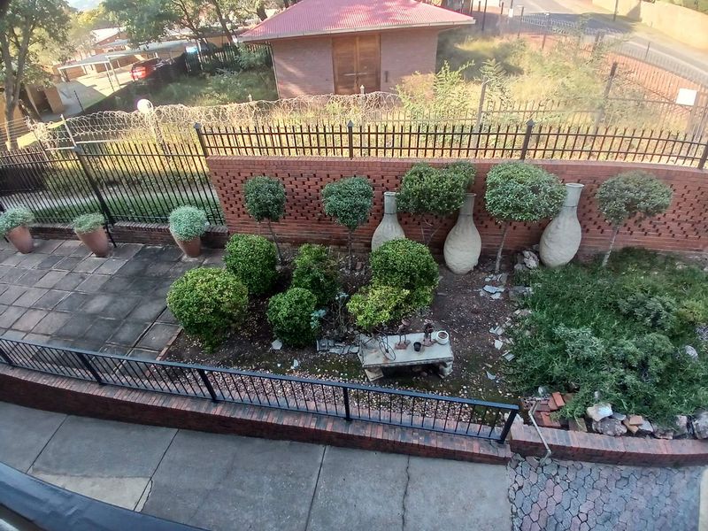 2 Bedroom to rent in Groenkloof - Photo 5