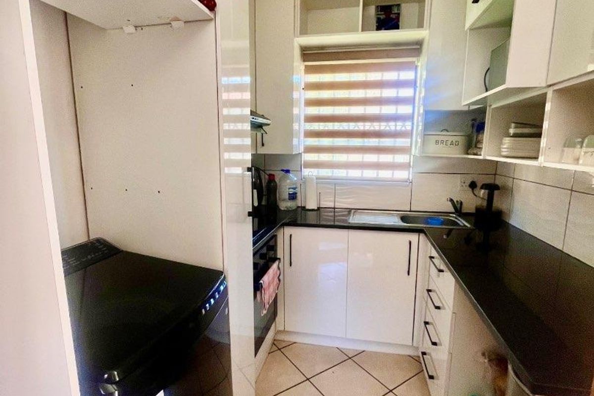 Dawn Park Town house - Photo 4