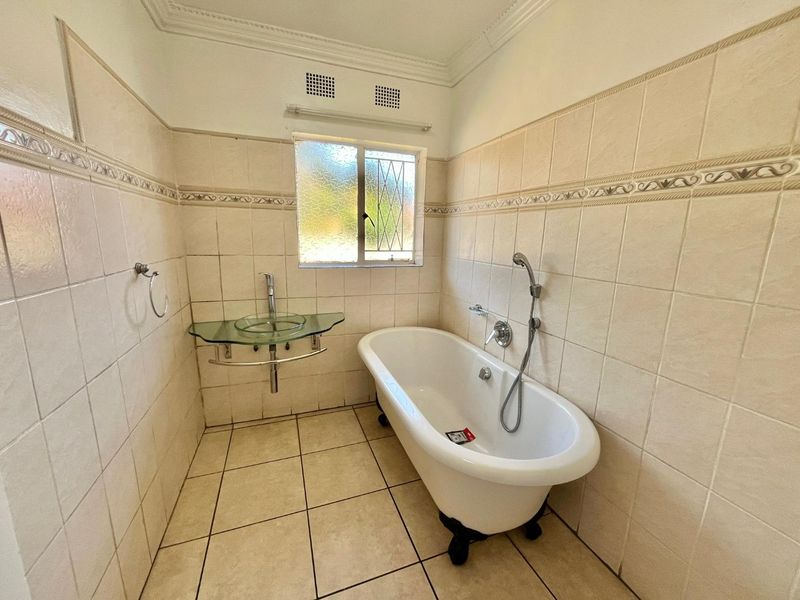 "Move-In Ready: Modern 4-Bed Home in Prime Van Dyk Park - Photo 6