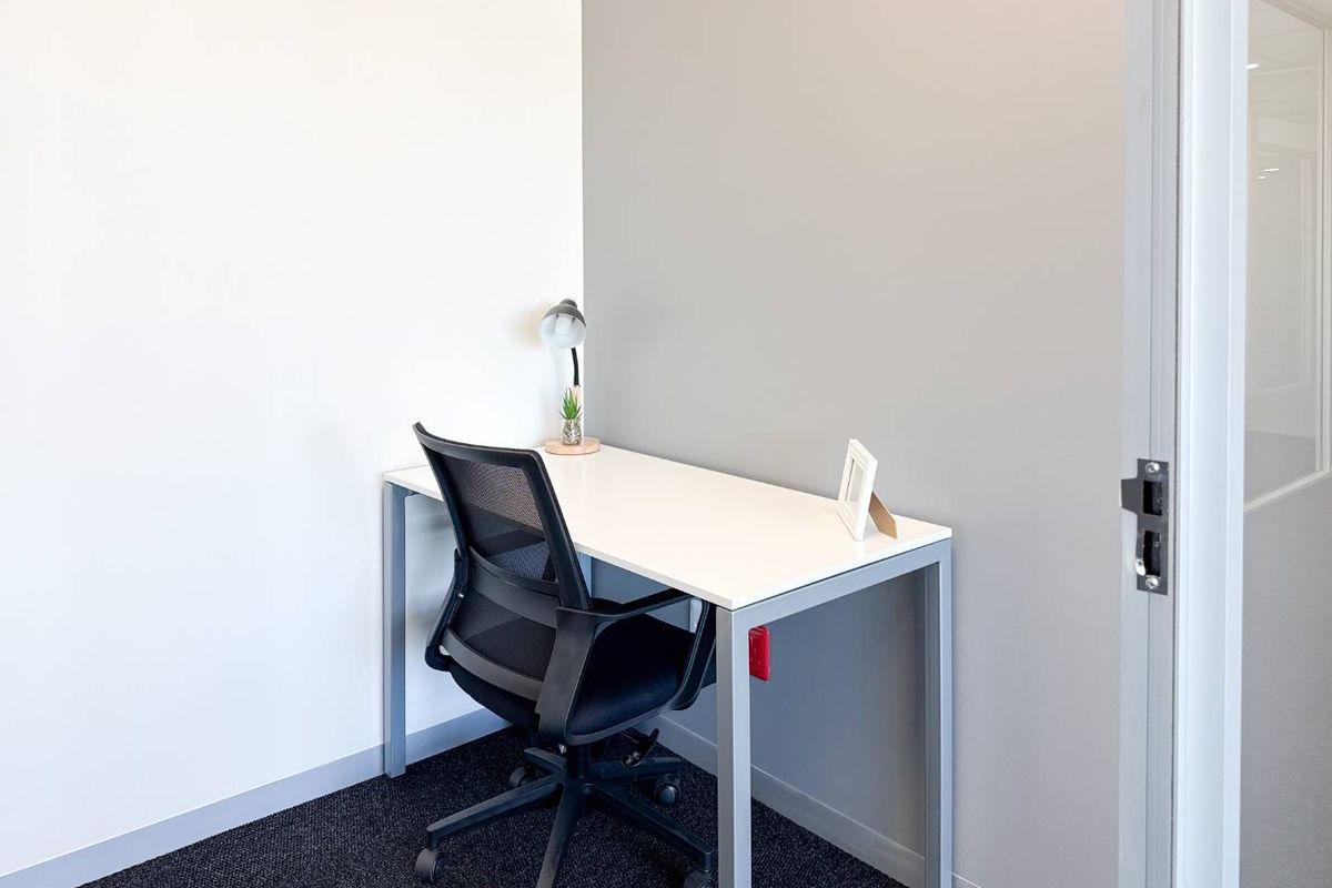 Find office space in Regus Waterside for 3 persons with everything taken care of - Photo 3