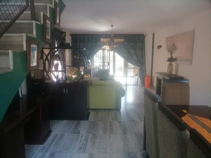 **Charming 3-Bedroom Townhouse for Sale in Thornbrook** - Photo 6