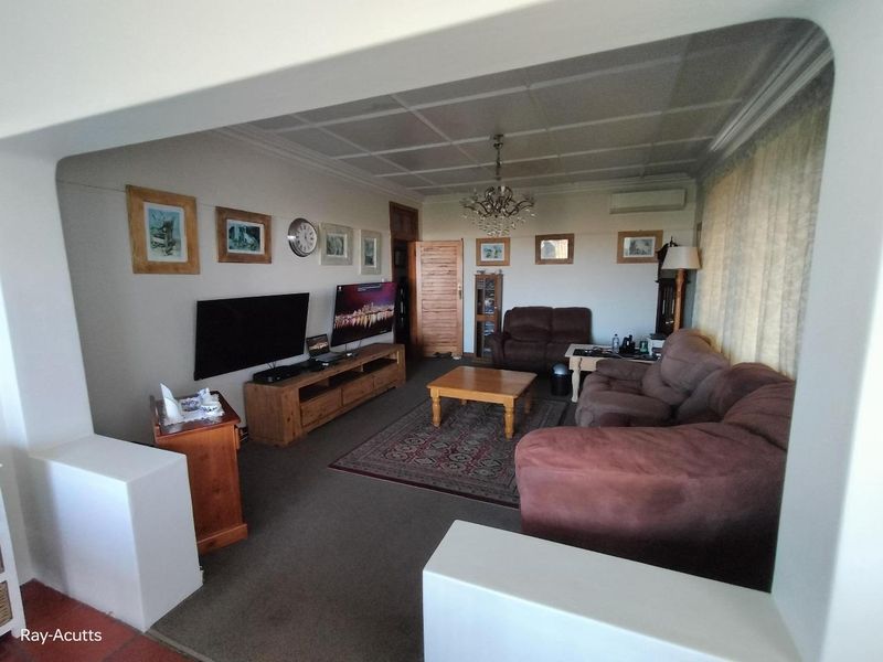 **Spacious Apartment with Stunning Views - Priced at R1,050,000.00** - Photo 6