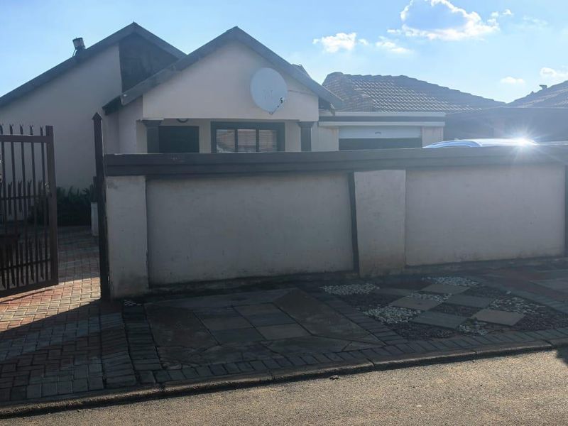 3 Bedroom House for Sale in Soshanguve VV - Photo 9