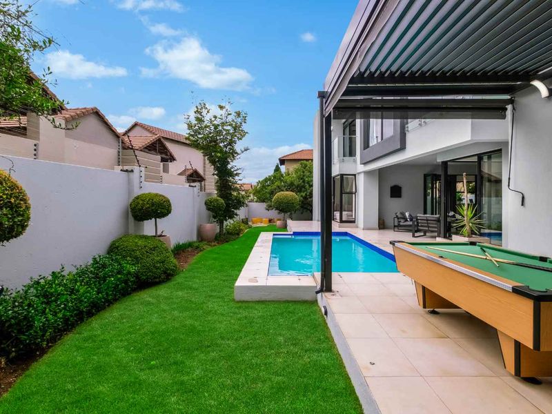 A STRIKING AND SOPHISTICATED MODERN CONTEMPORARY MASTERPIECE, IN A SOUGHT AFTER QUIET AND SERENE ESTATE - Photo 2