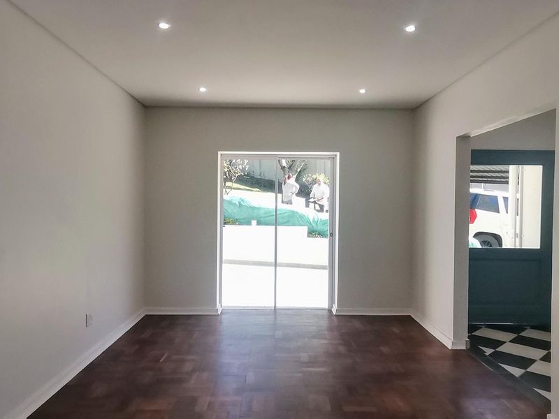 Stylish, newly renovated home for rental in Mondeor - Photo 10