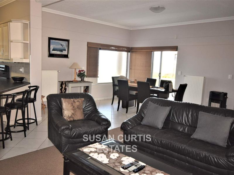 Beachfront Home - Photo 3