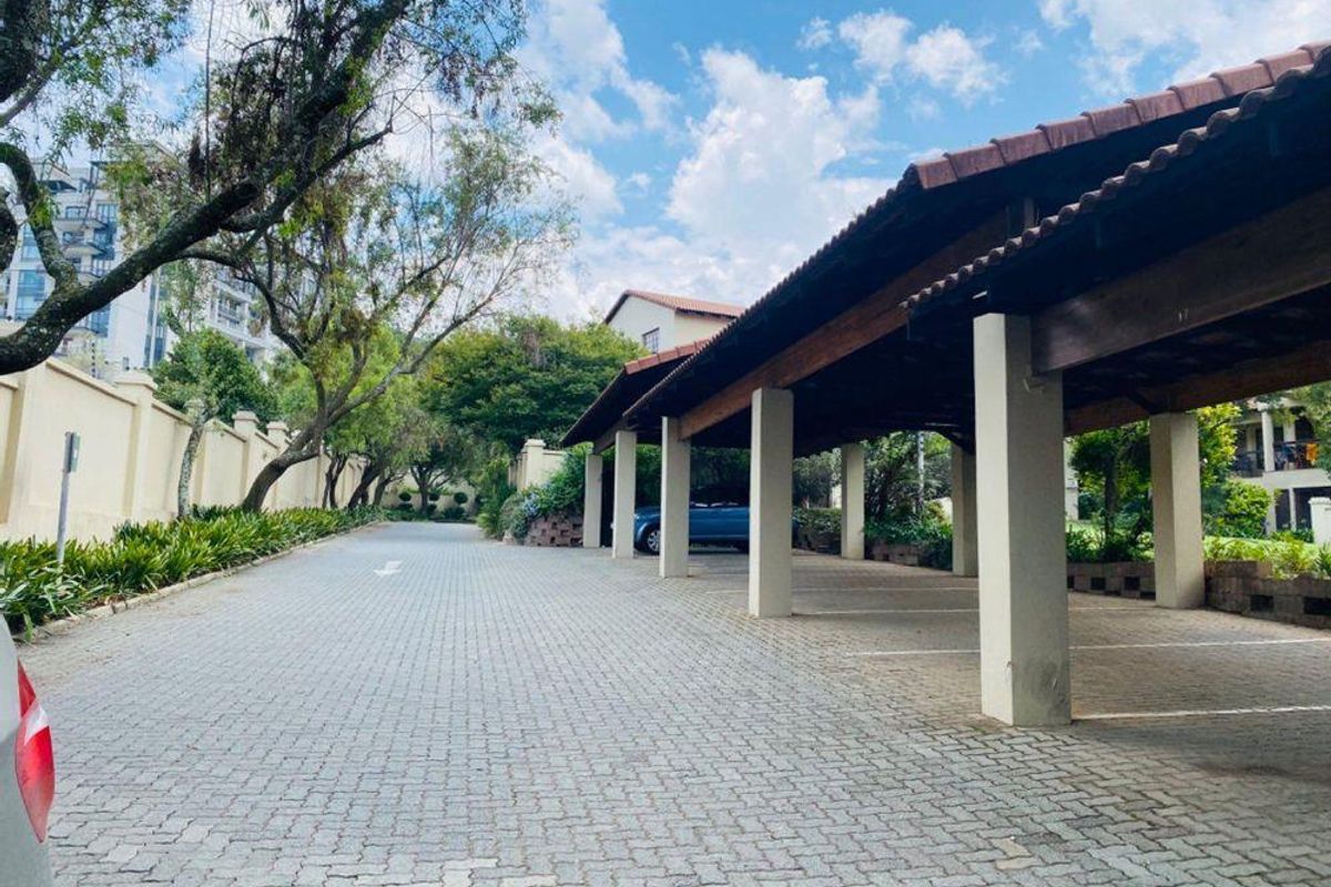 Always in demand! Exceptional location, Spacious "Lock-Up and Go" - Photo 3