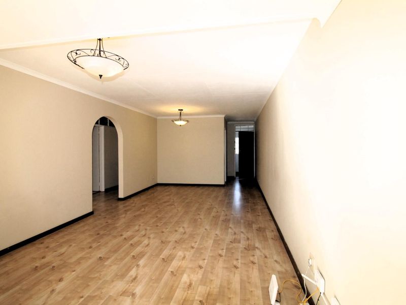 Elegant Two Bedroom Apartment in Secure Complex - Photo 6