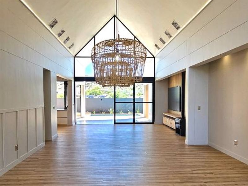 Modern Elegance: Stunning New 3-Bed Home with Pool - Photo 5