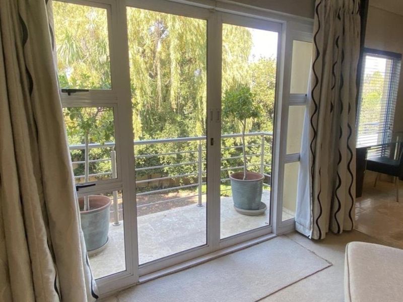 AN UPMARKET ONE BEDROOM GARDEN COTTAGE - Photo 6