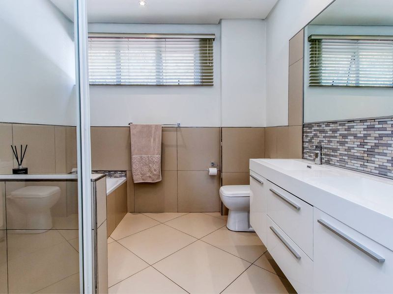Stylish 3 Bedroom Townhouse in Edenburg,Rivonia - Photo 9