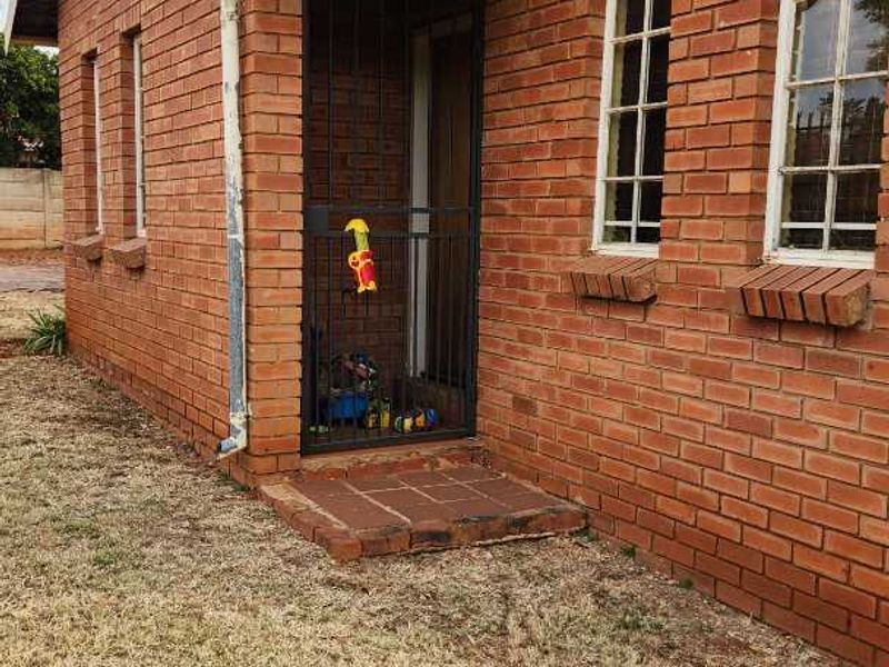 2 Bedroom House For Sale In The Orchards - Photo 2