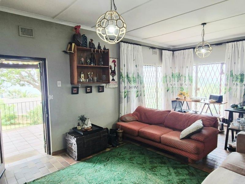 Old charm with beautiful sea views and loads of potential. - Photo 10