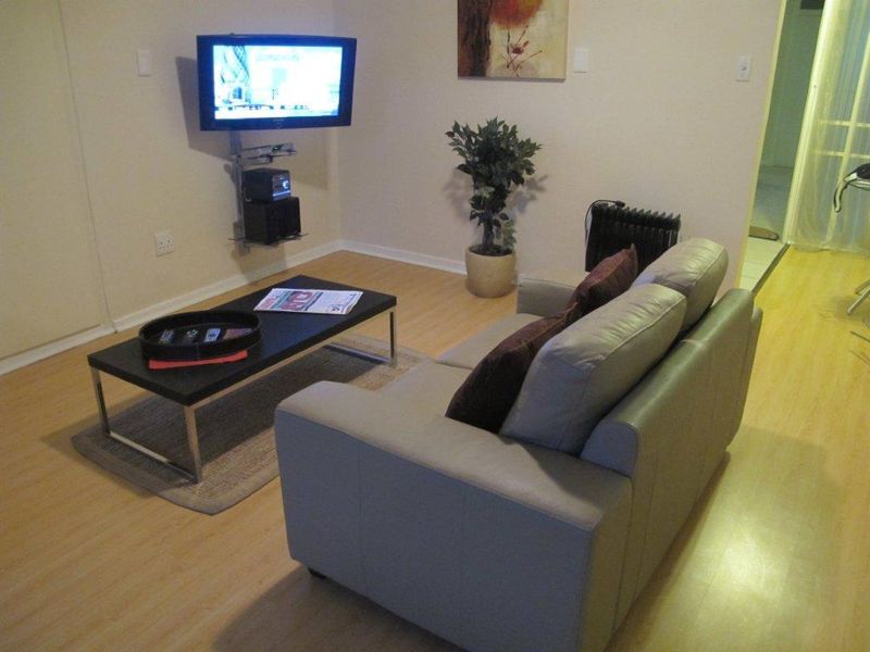 FURNISHED BACHELOR APARTMENT - Photo 1