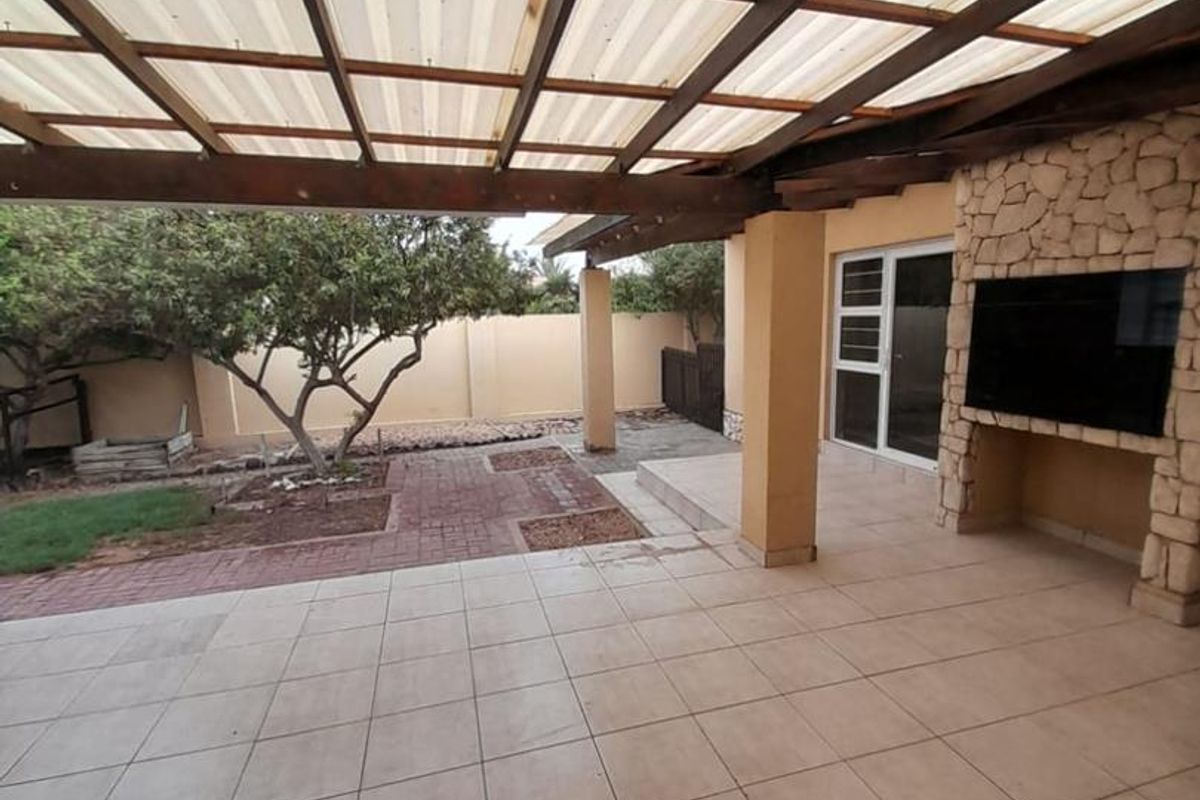 SPACIOUS FAMILY HOUSE AT ROSSMUND !! - Photo 2