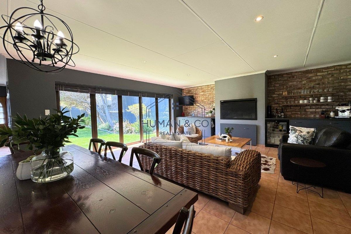 Hidden Gem in Fairway Estate: A Cozy Family Home - Photo 3