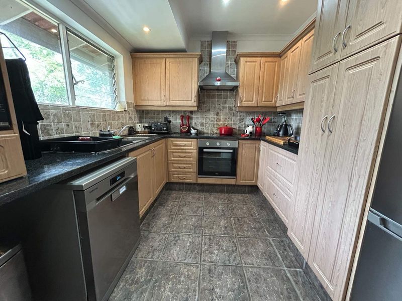 Spacious Classic Kloof Apartment in Maytime Area for Rent - Photo 5