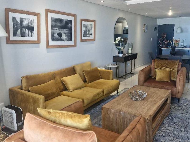 2 Bedroom apartment for sale in Exclusive Beachfront complex. - Photo 2