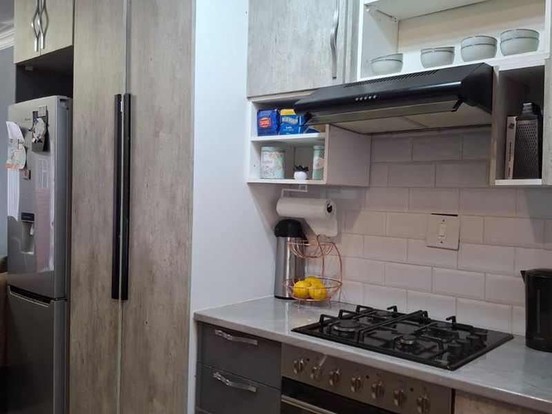 Your Dream 2-Bedroom Home with Private Garden - Photo 10