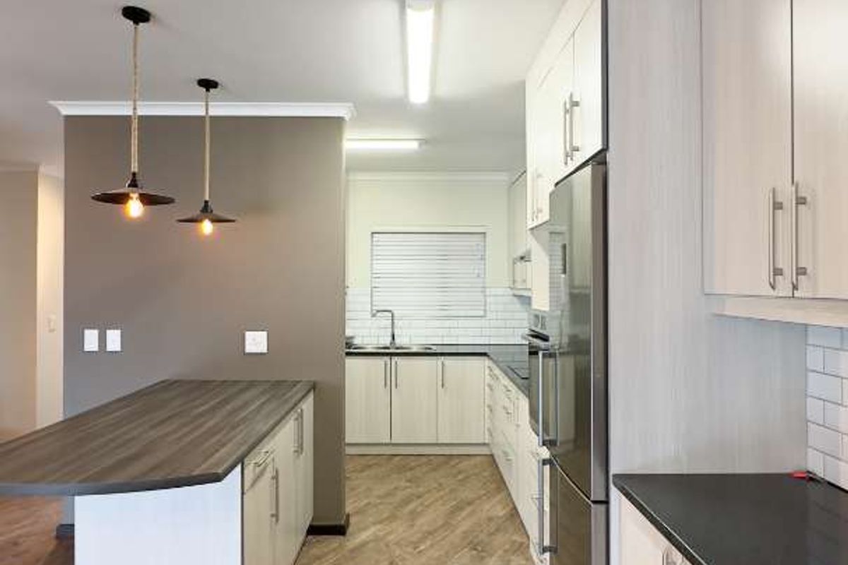 Luxurious 3-Bedroom Apartment with Sea View - Photo 4